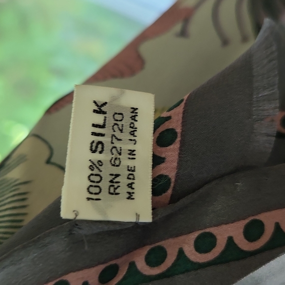 100% silk scarf - Picture 2 of 3